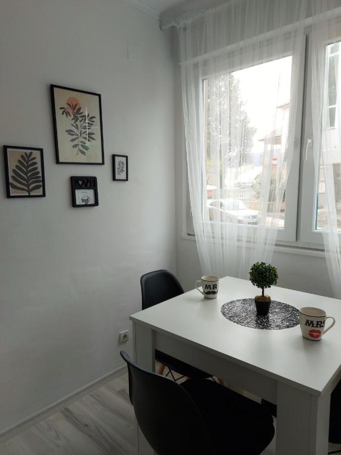 מוסטר Starlux Apartment מראה חיצוני תמונה