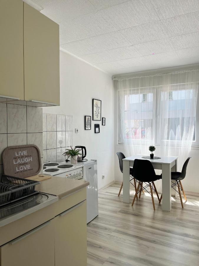 מוסטר Starlux Apartment מראה חיצוני תמונה