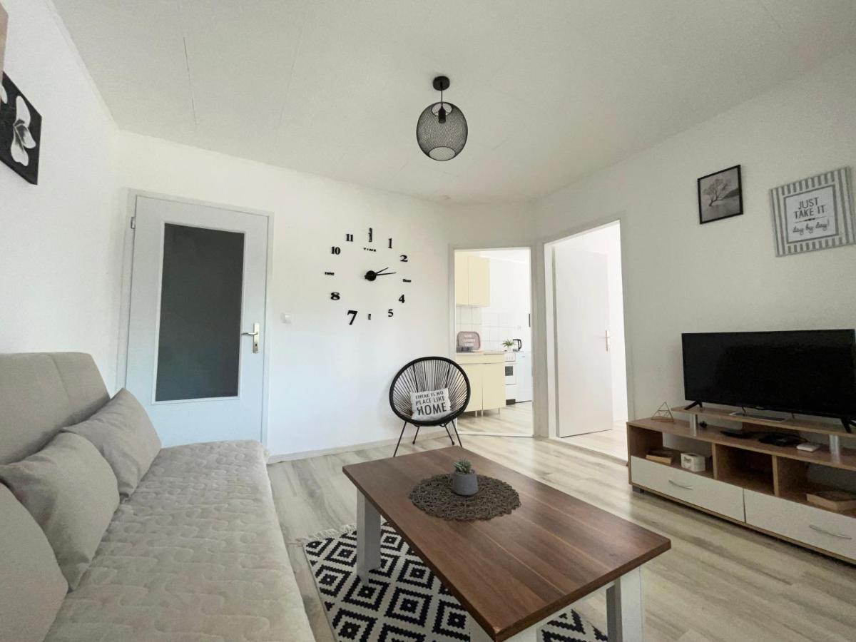 מוסטר Starlux Apartment מראה חיצוני תמונה